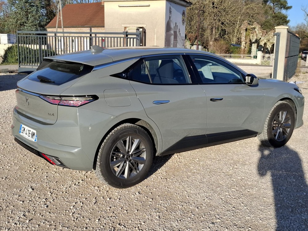 DS4 1.2 130 EAT8 BOITE AUTOMATIQUE FINITION ESPRIT VOYAGE- GARAGE AUTOMOBILES DU CHATEAU PIERRE DE BRESSE