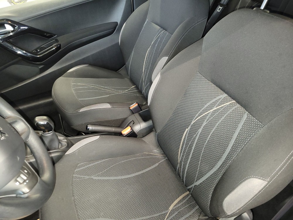 PEUGEOT 208 ESSENCE 1.2 BLANCHE DE 2014 - AU GARAGE AUTOMOBILES DU CHATEAU A PIERRE DE BRESSE - AGENCE PEUGEOT